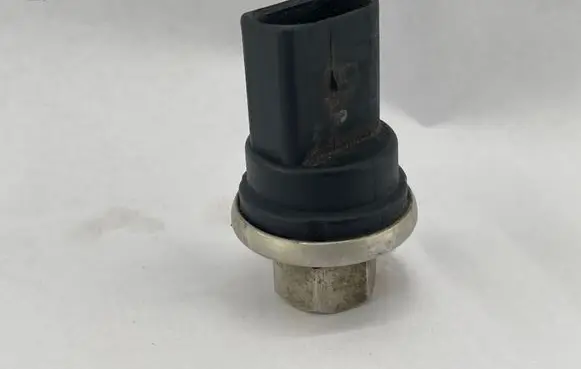 Audi A6 S6 C5 4B Air conditioning (A/C) pressure sensor 8E0959126
