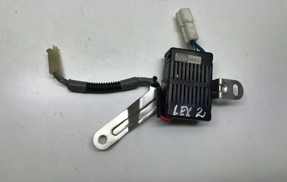 Lexus IS 220D-250-350 Aerial antenna amplifier 053706N1J 05370