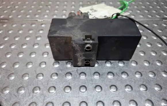 Volkswagen Polo IV 9N3 Coolant fan relay S27705831 1J0919506M