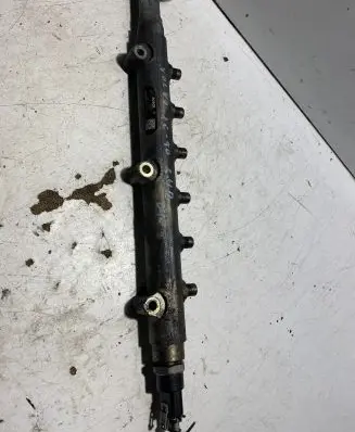 Volvo XC90 Fuel main line pipe 30622085 0445215015