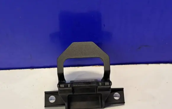 BMW 3 E90 E91 Radiator support slam panel bracket 7591647