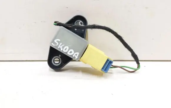 Skoda Superb B6 (3T) Airbag deployment crash/impact sensor 8K0973323T 25090303 16191167KT