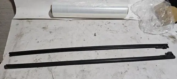 Skoda Fabia Mk3 (NJ) Front door glass trim molding 6v0837477b