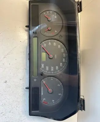 Volvo S70 V70 V70 XC Speedometer (instrument cluster) 9168144