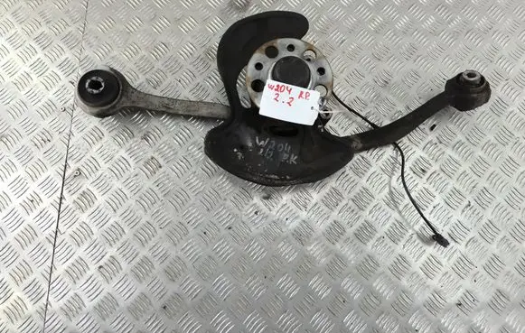 Mercedes-Benz C W204 Front wheel hub A2043320101