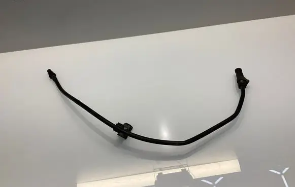 Engine coolant pipe/hose