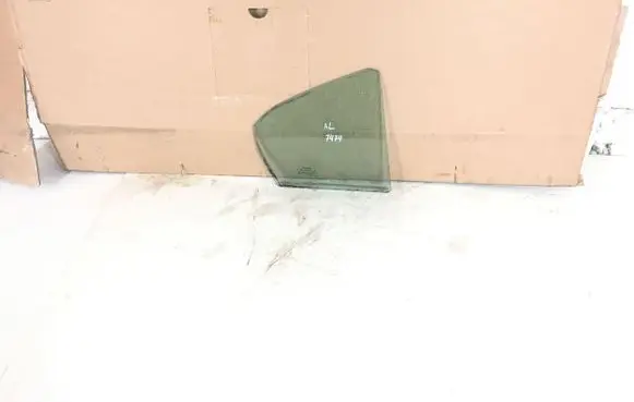 Toyota Avensis T270 Rear vent window glass 43R001583