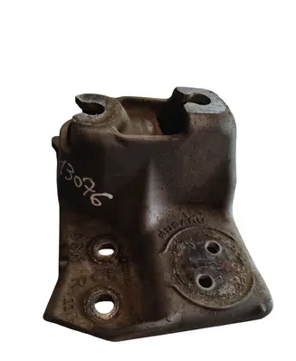 Subaru Outback (BS) Engine mount bracket