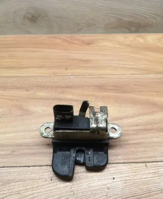 Volkswagen Touran I Tailgate/trunk/boot lock/catch/latch 1T0827505C