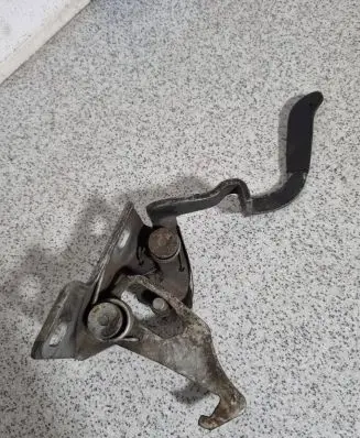 BMW 3 E46 Engine bonnet (hood) release handle 8213029