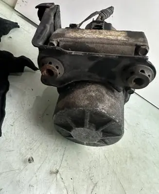 Citroen C4 I Power steering pump 114737C5021