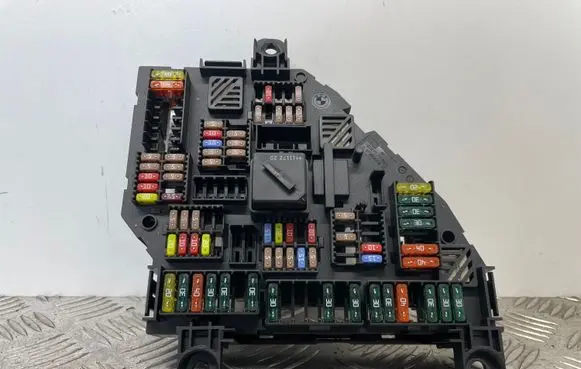 BMW 5 F10 F11 Fuse module 9234423