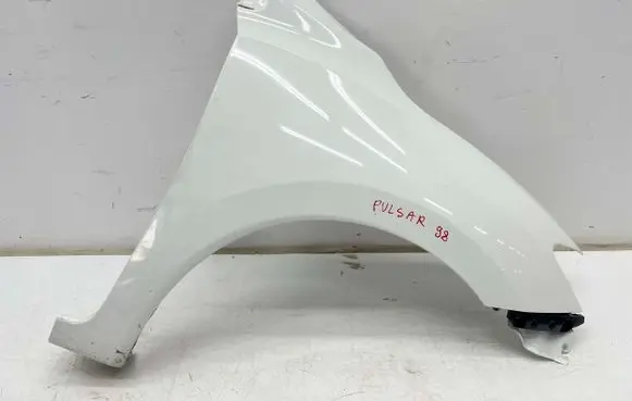 Nissan Pulsar Fender