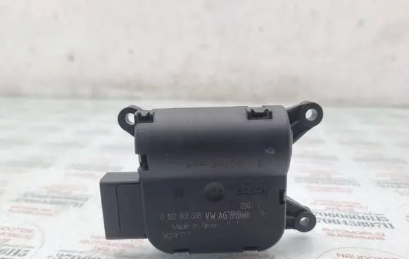 Volkswagen Touran I Air flap motor/actuator 1K1907511G 0132801338