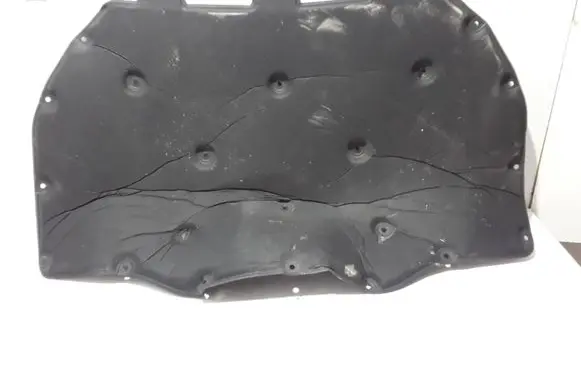 Engine bonnet/hood sound/heat insulation