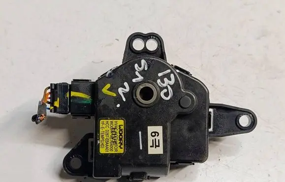 Hyundai i30 A/C air flow flap actuator/motor D267EBAAA01 AC1U4000