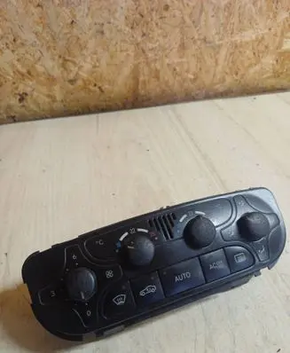 Mercedes-Benz C W203 Climate control unit A2098300085 9140010497 D239669