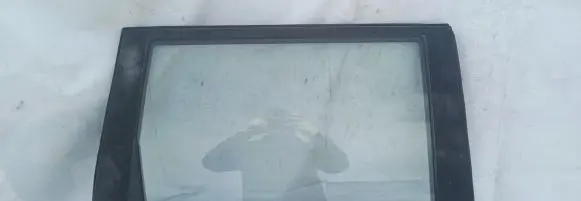Nissan X-Trail T30 Rear door window glass Pilka