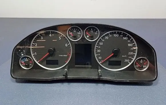 Speedometer (instrument cluster)