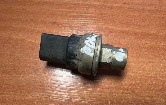Volkswagen Polo III 6N 6N2 6NF Air conditioning (A/C) pressure sensor 1J0959126