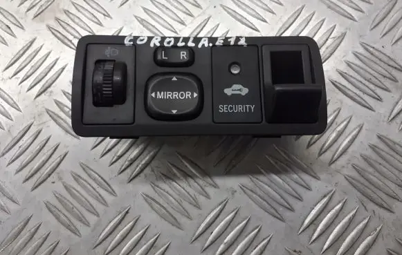 Toyota Corolla E120 E130 A set of switches 777665