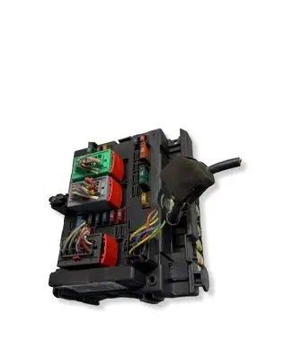 Peugeot 307 CC Fuse module 9650663880 35282709