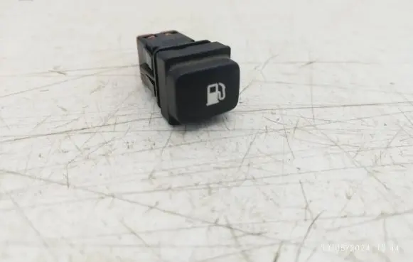Citroen C4 I Picasso Fuel tank opening switch 96530658XT