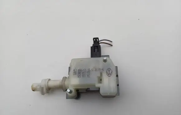Volkswagen Golf Plus Fuel tank cap lock motor 5M0810773 1K5959782