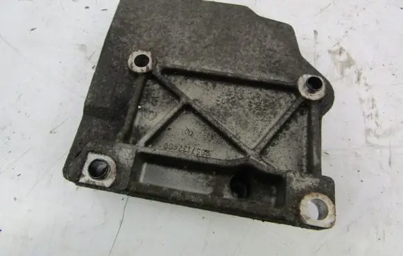 Citroen Xsara Picasso A/C compressor mount bracket 9657137480