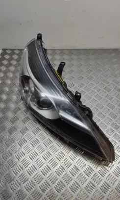 Toyota Verso Headlight/headlamp 811100F171