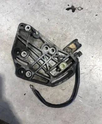 Mercedes-Benz 380 560SEC C126 Power steering pump mounting bracket 1174661241