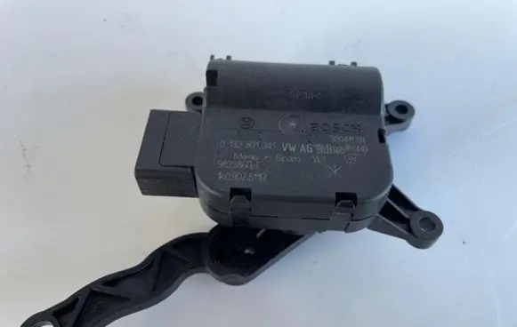 Volkswagen Scirocco Air flap motor/actuator 1K0907511B