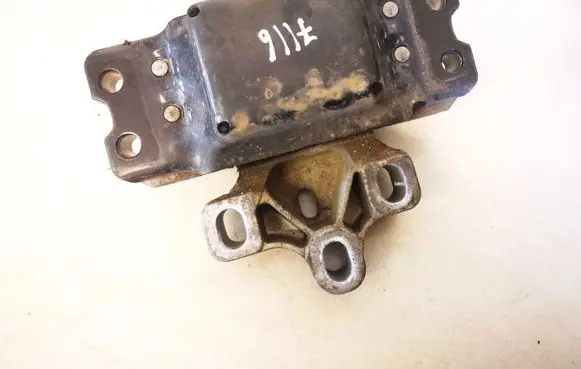 Volkswagen Touran I Engine mount bracket 1k0199555