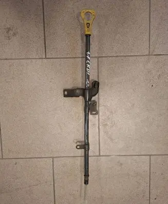Hyundai i40 Oil level dip stick 