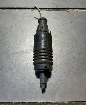 Audi A4 S4 B5 8D Windscreen/windshield washer pump 4A0955651