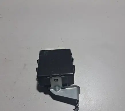 Toyota Prius (XW30) Window wiper relay 8594047020 4230001111