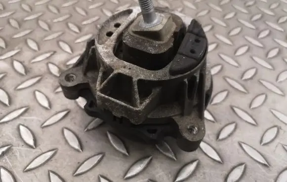BMW 4 F32 F33 Engine mount bracket 6855460