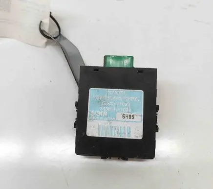 Toyota Hilux (AN10, AN20, AN30) Gearbox control unit/module 36381111020 8953371020