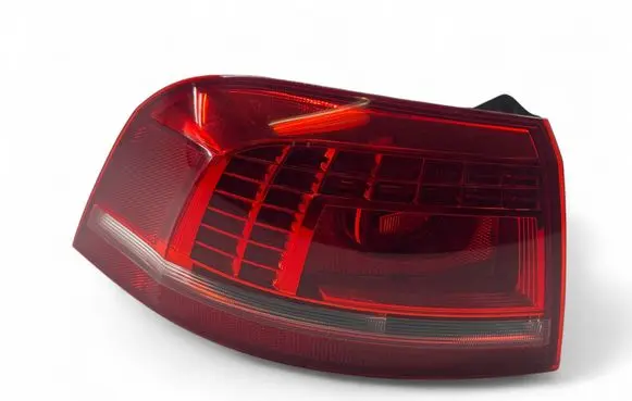 Volkswagen PASSAT B7 Rear/tail lights 3AF945207B