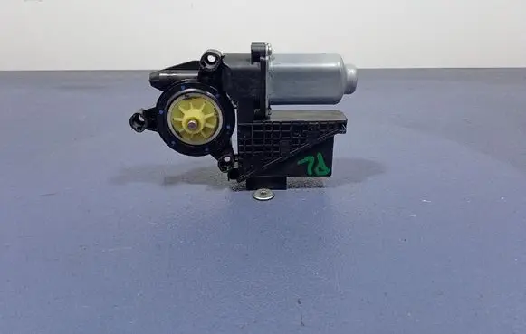 Volkswagen Polo IV 9N3 Front door window regulator with motor 6Y2959802