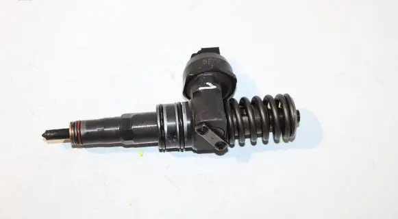 Volkswagen Caddy Fuel injector 038130073BN 0414720313