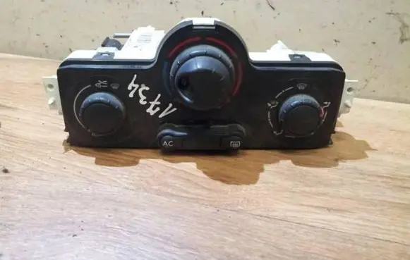 Renault Megane II Climate control unit 69587001