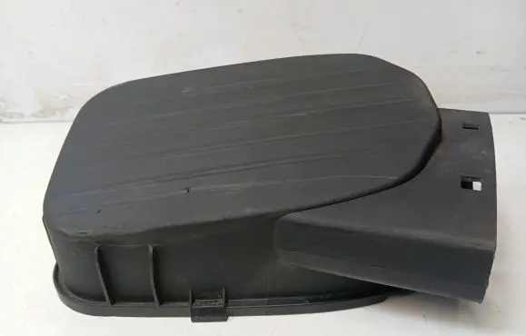 Maserati Ghibli Air filter box cover 670001584