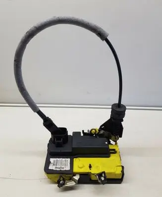 Volvo V70 Front door lock 30699749 nr5585