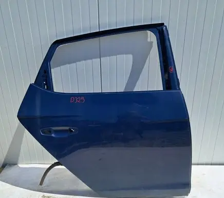 Seat Leon (5F) Rear door D329