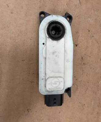 Renault Clio V Air flap motor/actuator 6477R1012