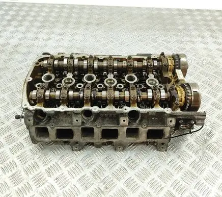 Volkswagen PASSAT B6 Engine head 03H103373B