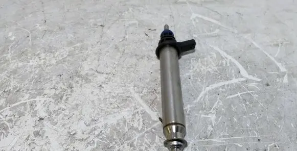 Mercedes-Benz CLA C117 X117 W117 Fuel injector A2780700687