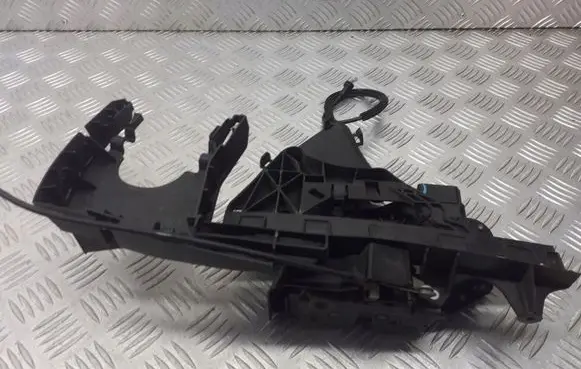 Volvo V50 Front door lock 30699793