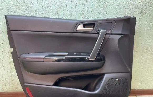 KIA Sportage Front door card panel trim